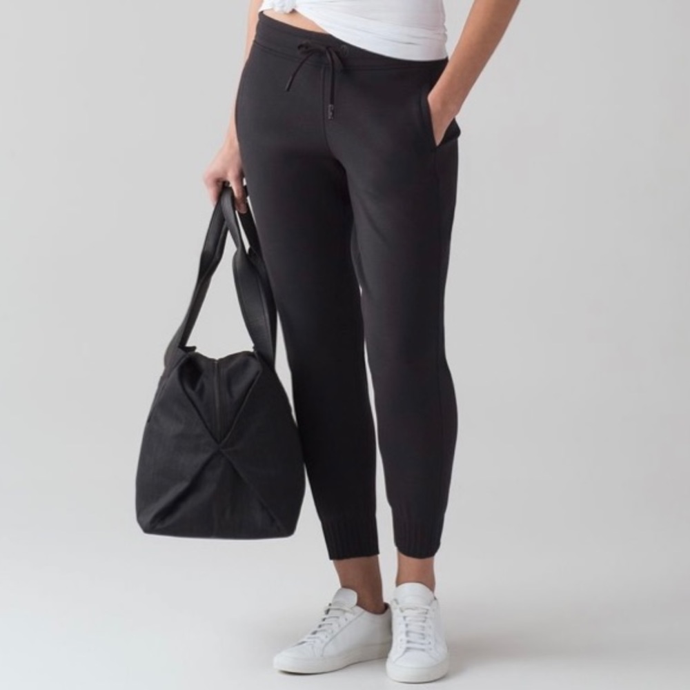 NWT Lululemon NTS jogger size 4